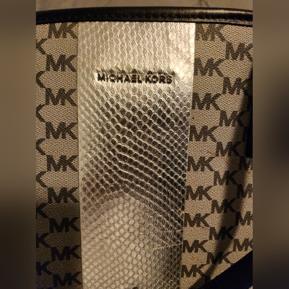 Michael Kors Monogram Black and White Tote Silver Stripe - Picture 3 of 10